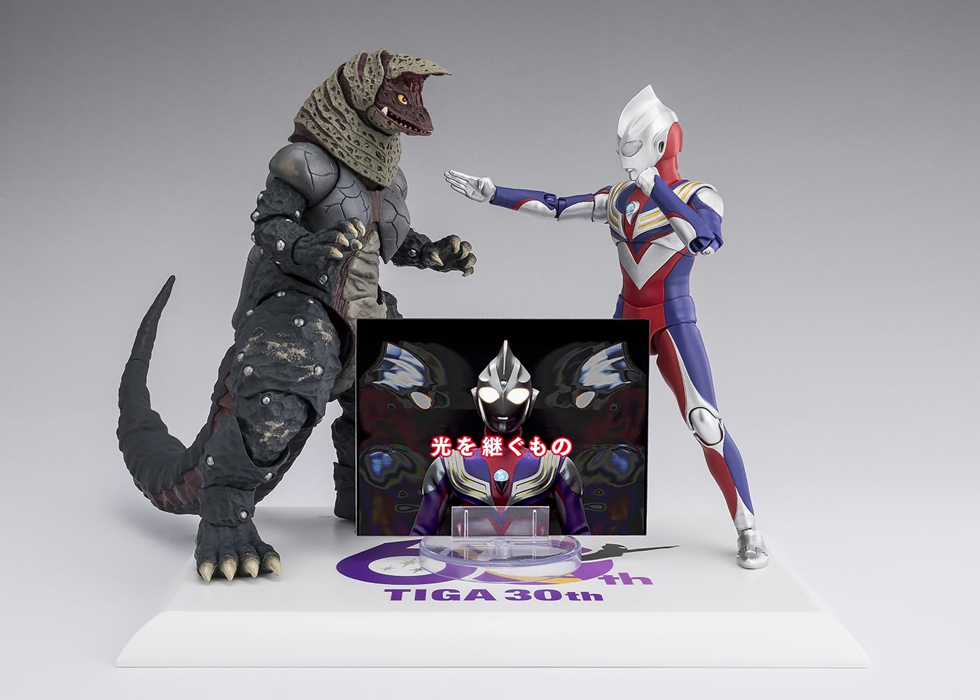 Amazon.com: TAMASHII NATIONS - Ultraman - Golza 30th Anniversary
